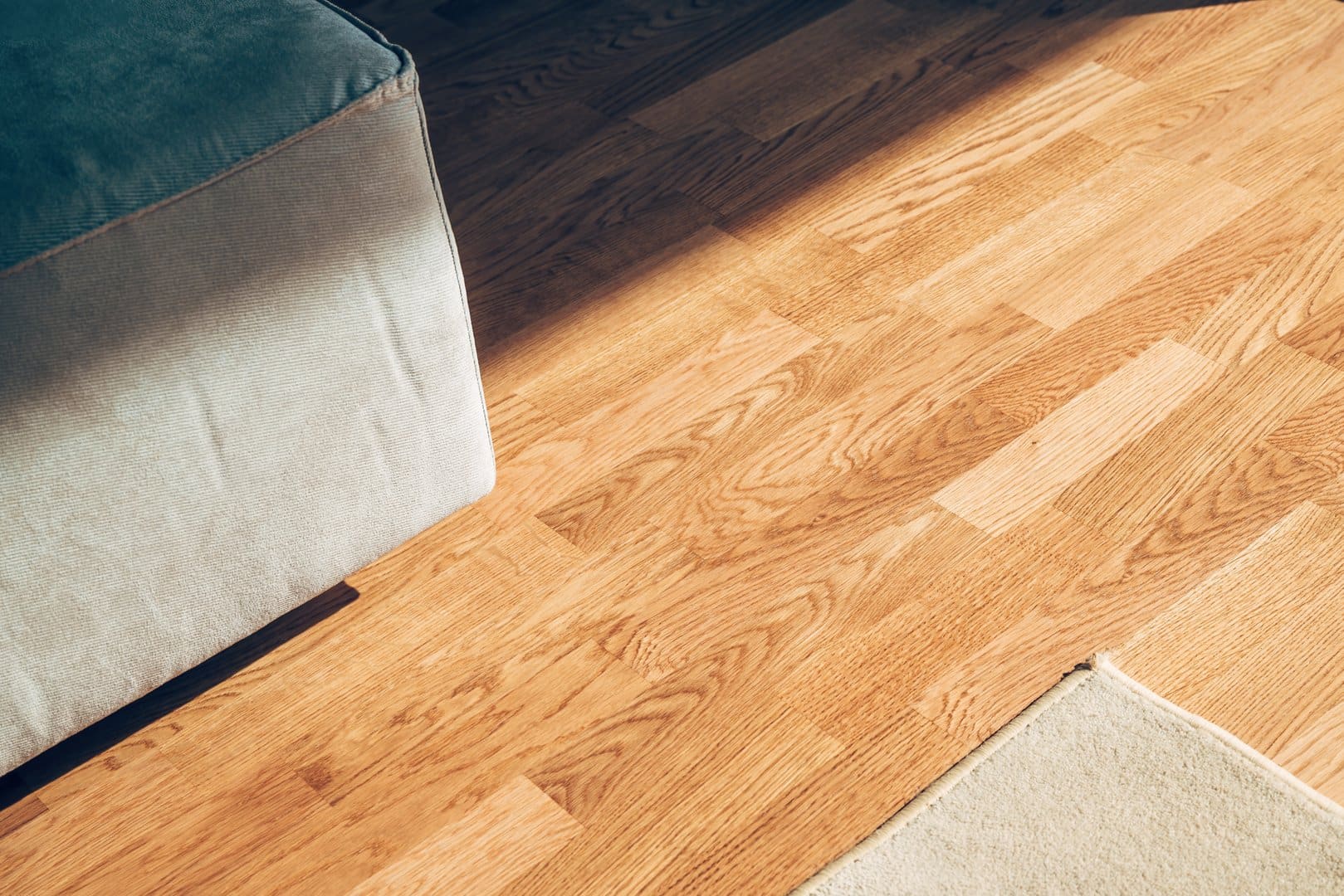 Living room hardwood flooring with oakwood pattern showing rug protection